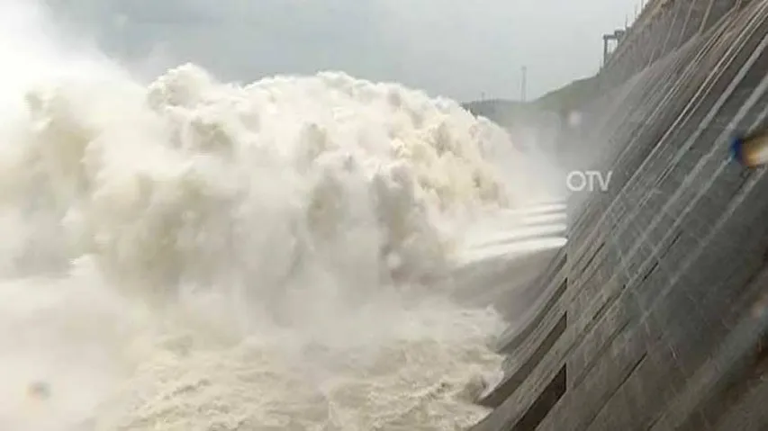 10 gates of Hirakud Dam closed