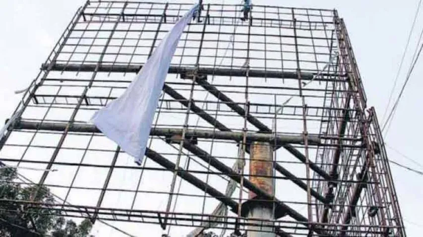 Hoardings crash in Mumbai, kills one