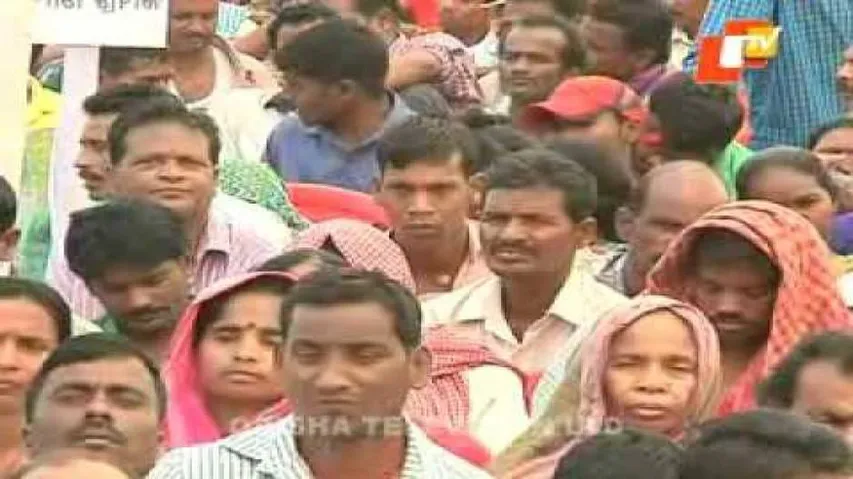 Naveen launches housing scheme for construction workers