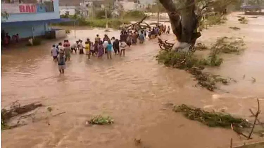 Cyclone Titli: Heavy rain cripples normal life across Odisha