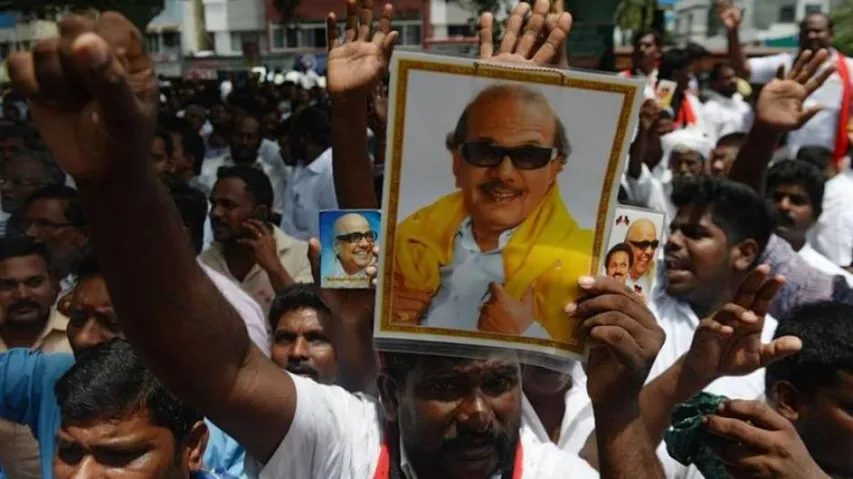 Karunanidhi laid to rest on Marina by his mentor's side
