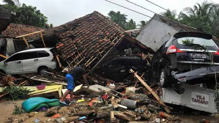 Rain hampers rescue efforts as Indonesia tsunami toll hits 429