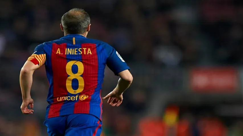 Midfielder Iniesta signs lifetime contract with FC Barcelona