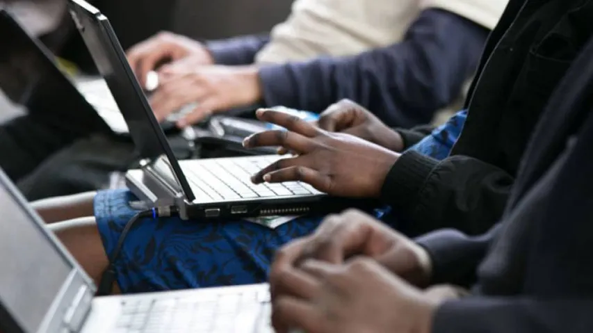 69% Pakistanis don't know what Internet is: Reports