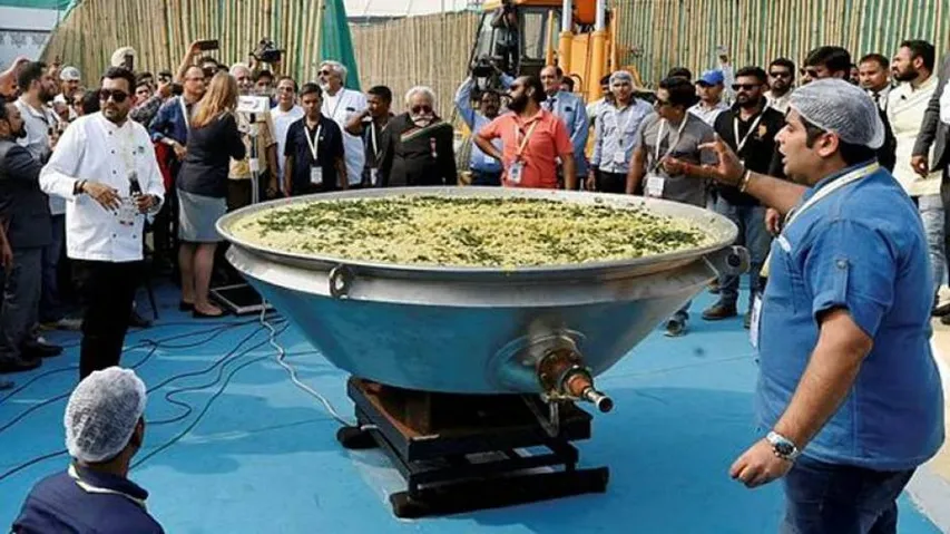 Brand India 'khichdi' of 918 kg sets Guinness World Record