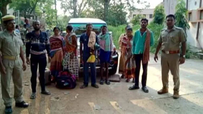 10 migrant labourers rescued while being taken to Hyderabad