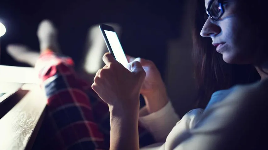 Night phone use makes teenagers depressed