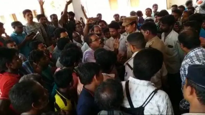 Cops baton-charge cyclone Fani-victims during relief distribution; 1 injured