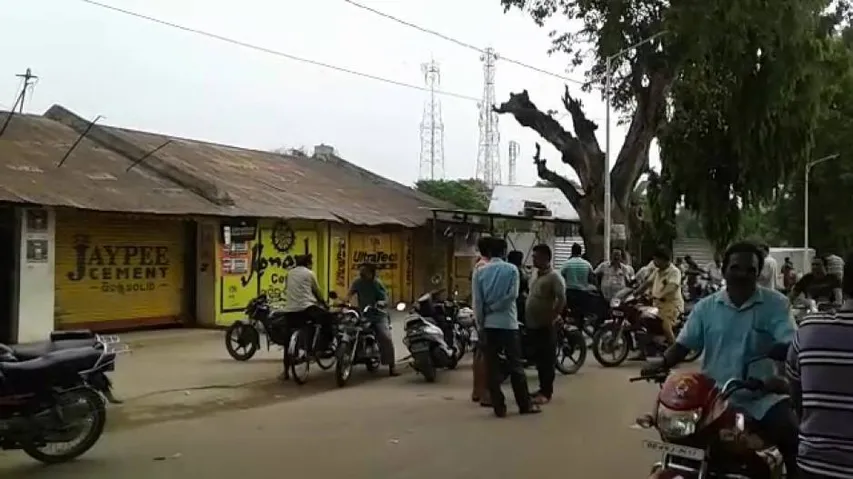 Miscreants loot Rs 10 lakh from cement dealer at gun point