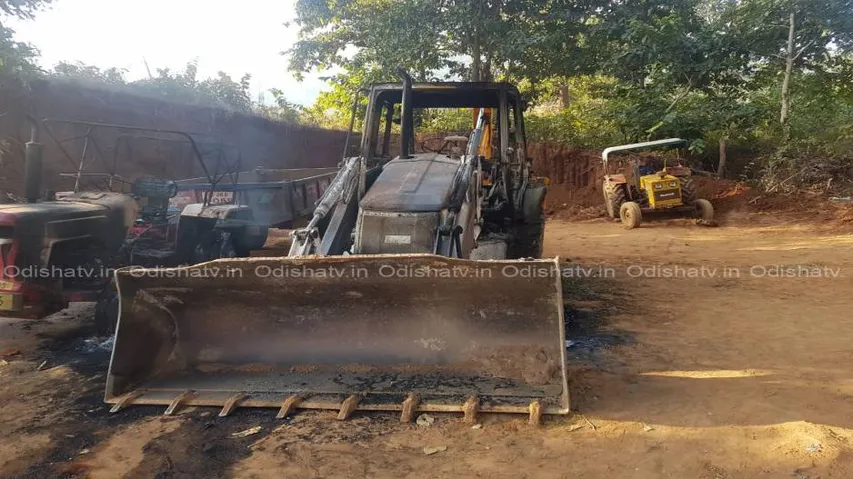 7 vehicles torched by naxals in Kalahandi