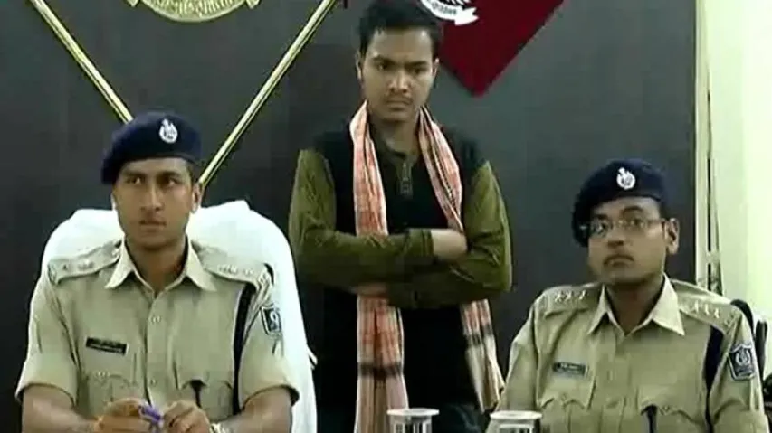 Hardcore Maoist surrenders before police in Kandhamal