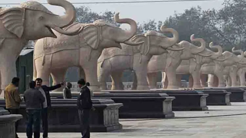 Mayawati must pay for jumbo statues: SC