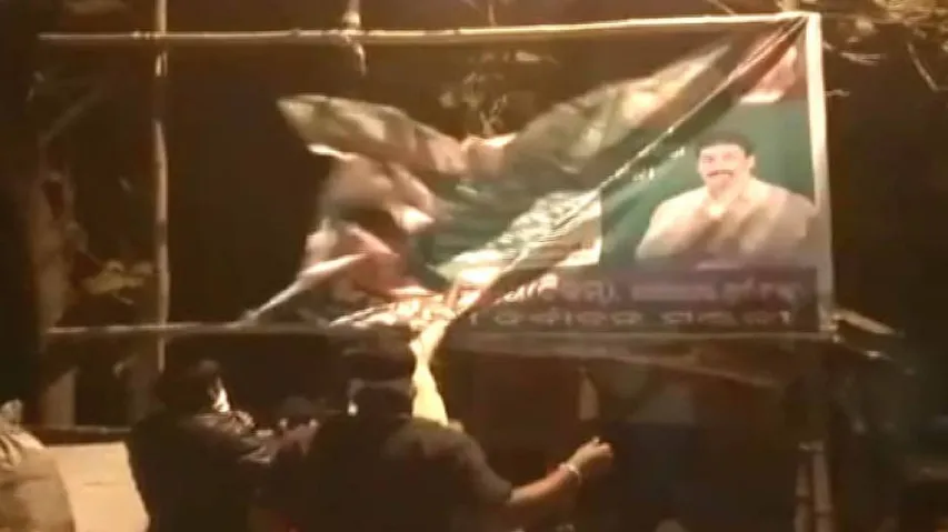 BMC mayor’s posters torn by Rishi’s friends