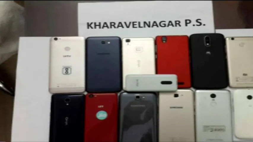 Four looters nabbed, 13 mobile phones, 2 bikes seized