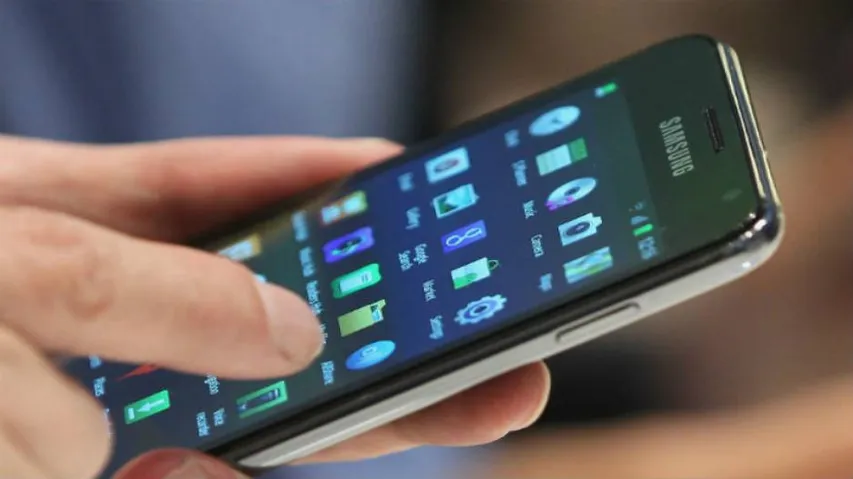 Govt not to cut mobile connections over Aadhaar