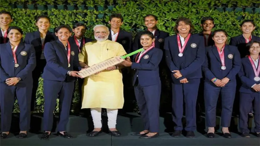 Women cricket team won nation's hearts: Modi