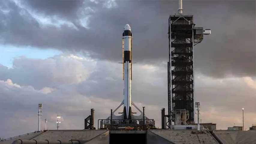 NASA selects SpaceX, Blue Origin to land humans on Moon in 2024