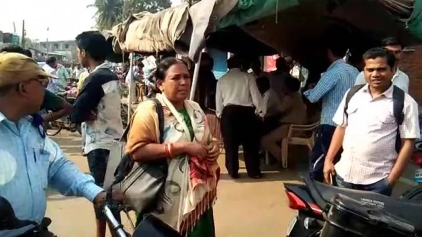 Two dacoits posing as cops loot gold chain from nurse in Balasore