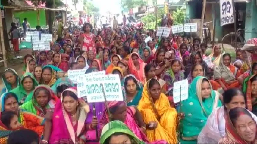 Women stage hunger strike demanding relocation of liquor outlets