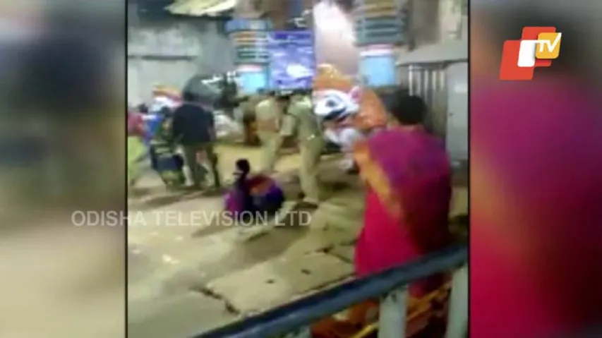 Police 'Misbehave' With Women Devotees In Front Of Puri Srimandir, Video Goes Viral