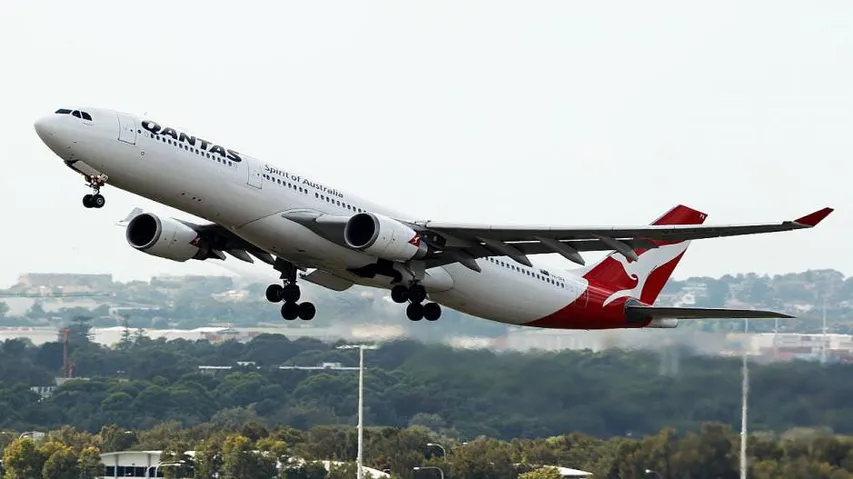 First non-stop Australia-Britain flight lands after 17 hours