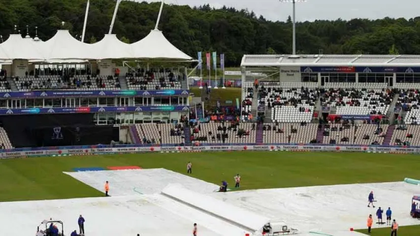 Rain forces South Africa, Windies to split points