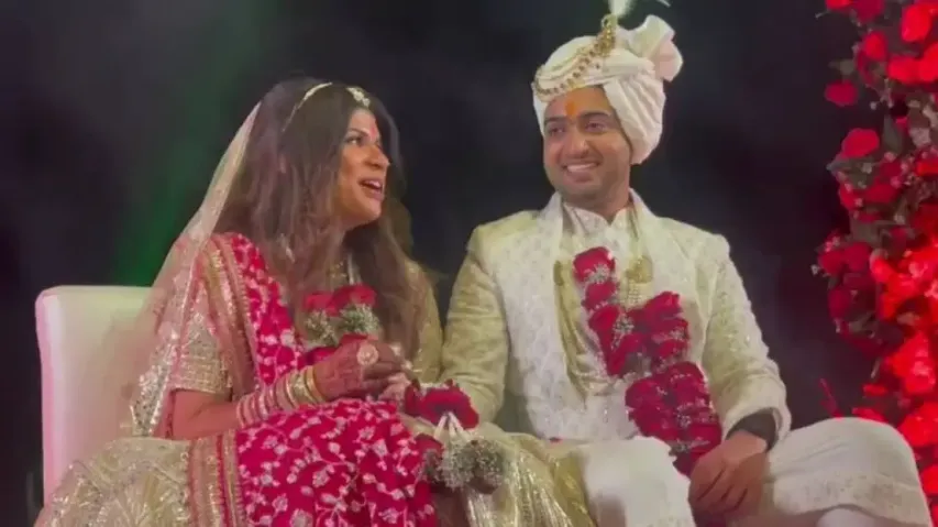 Bride, groom burst into laughter on wedding mandap