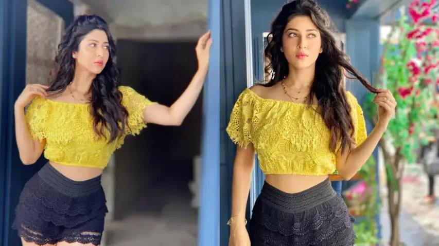 Telly actress Sonarika Bhadoria shares bedroom pictures, looks dreamy dreamy…