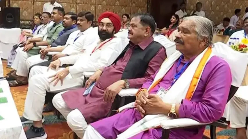 Odisha Congress State executive meet witnesses storm over Moquim, Chiranjib suspension!