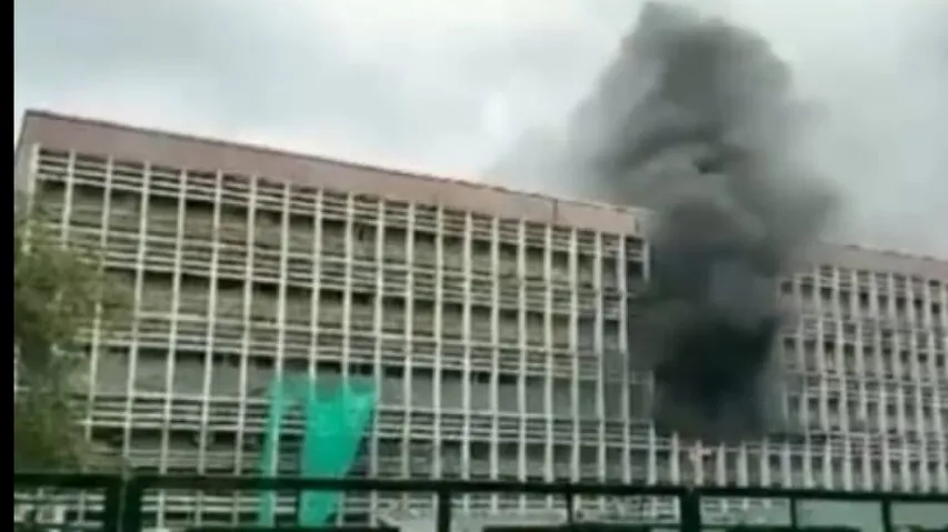 Fire breaks out at Delhi AIIMS, 10 fire tenders rush to spot