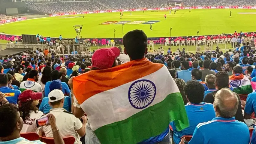 Tinder match scores dream date at Ind-Pak World Cup match