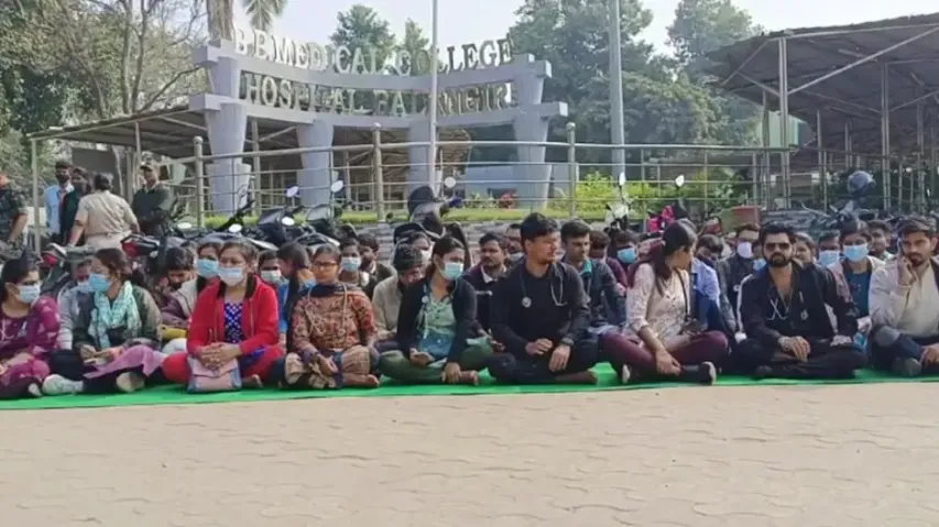 Doctors State Dharna At Bolangir Medical College