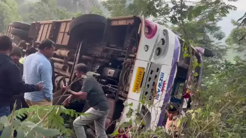 40 picnickers injured as bus overturns at Taptapani ghati in Odisha 