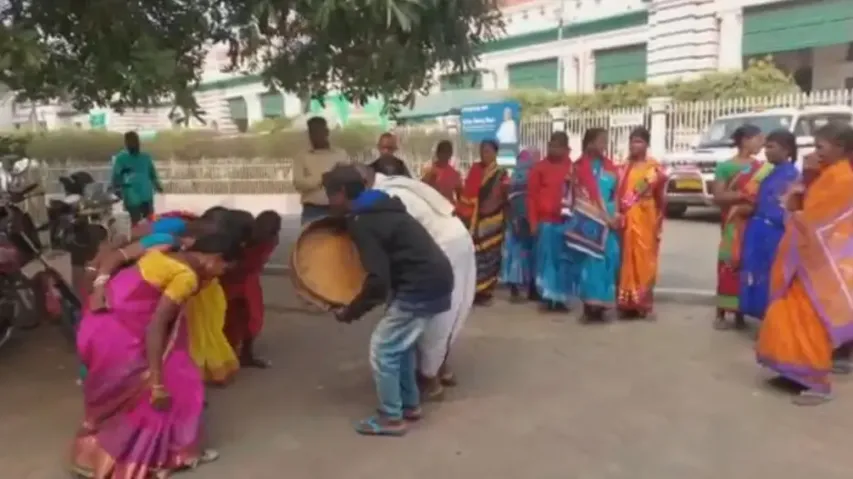 Keonjhar Juang tribals launch unique protest over lack of road, electricity 