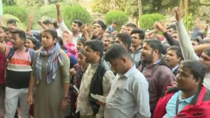 ‘Scam’ alleged in Odisha junior teacher recruitment, aspirants protest at OSEPA office