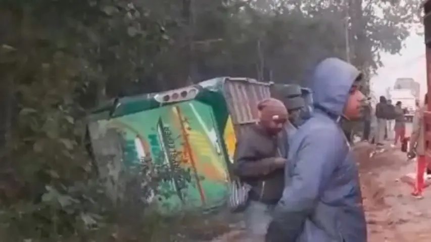 Nine injured as Hirakud-bound bus veers off road, overturns near Rairakhol