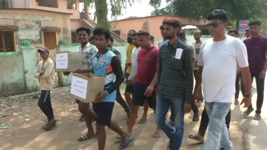 Youths Go Door-To-Door For Fundraising