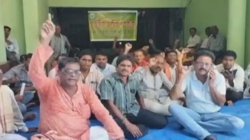 Michaung impact: Odisha farmers lock up tehsil office for compensation