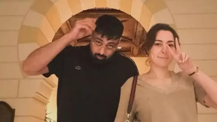 'Oh love you Badshah', shouts Pakistani actress Hania Aamir - Watch