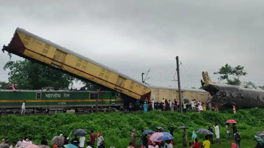 Kanchanjungha Express hit by goods train in Bengal
