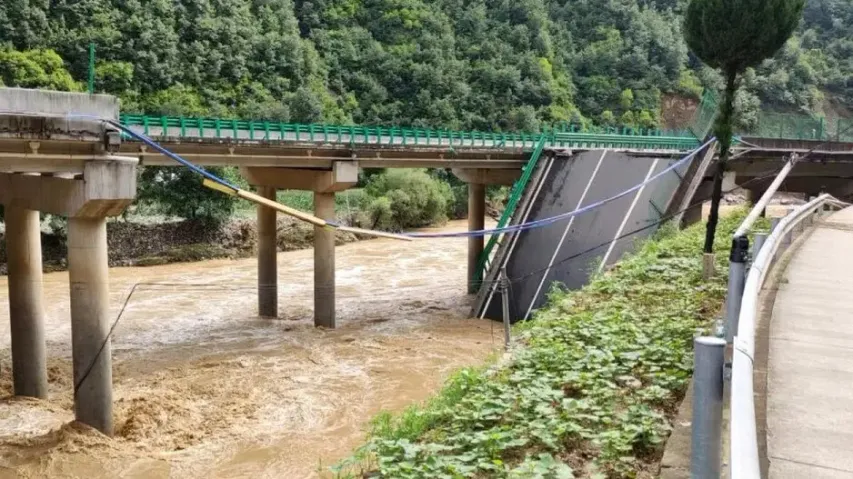 partial collapse of highway bridge in China
