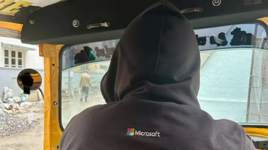 Combating loneliness! Microsoft techie drives auto in Bengaluru on weekends! Pic goes viral