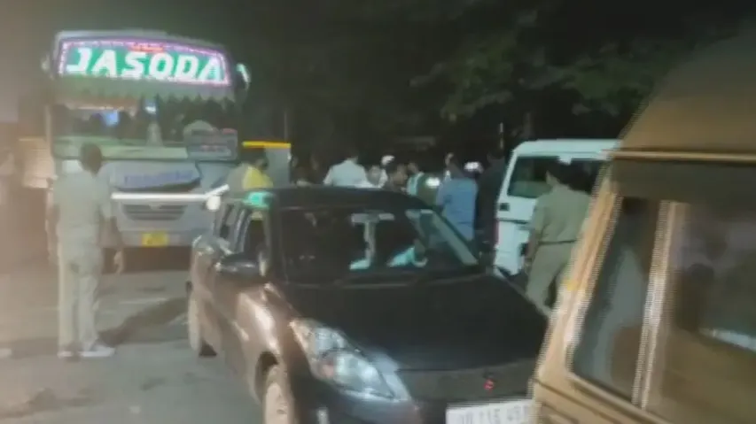 Police escort vehicles detained in West Bengal