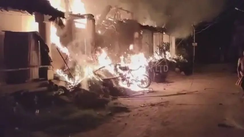 Massive fire engulfs 30 houses in Odisha's Pipili