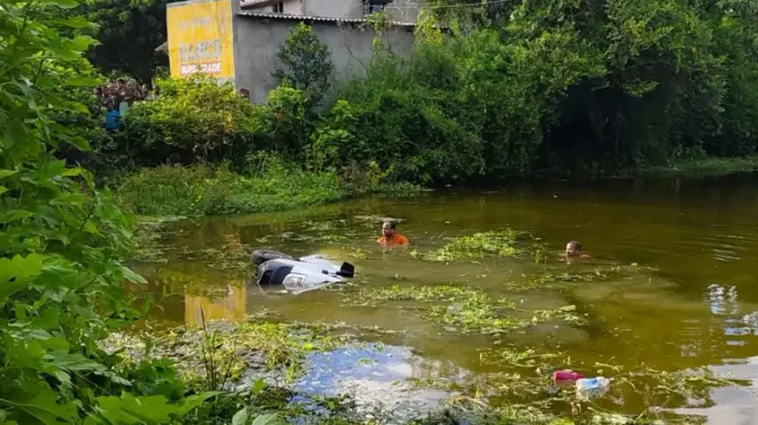 10 students injured after school vehicle plunges into pond in Odisha 
