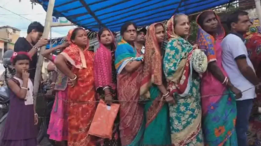 Women standing in queue to apply for Subhadra Yojana