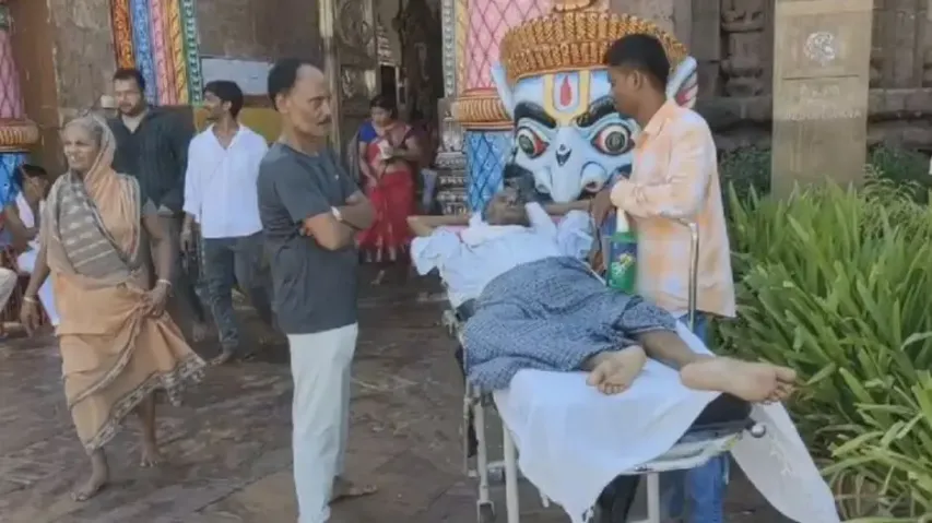 Cancer patient reaches Puri Srimandir on stretcher, seeks Lord Jagannath’s blessings