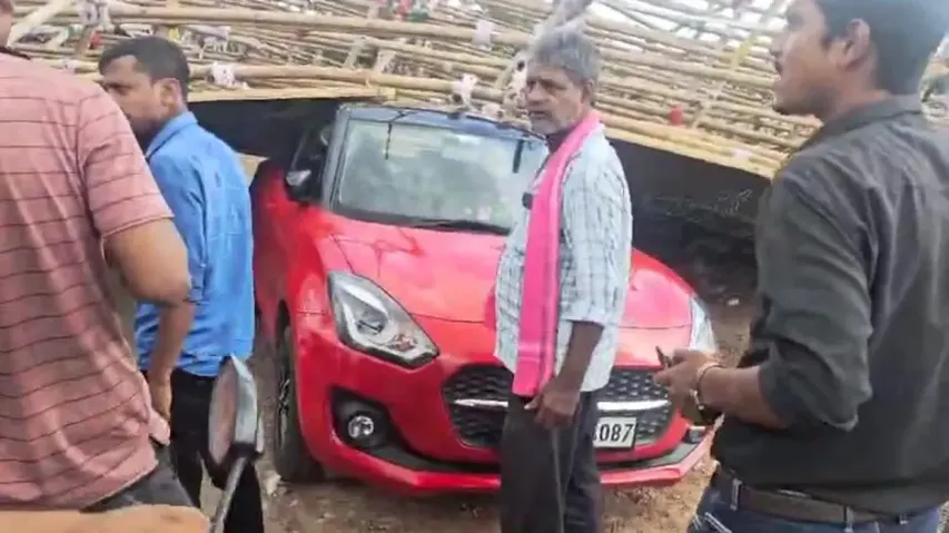 Electronic gate collapses in Cuttack