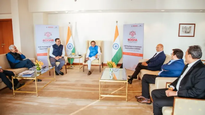 Odisha CM Mohan Majhi with industrialists at investors’ meet in Mumbai