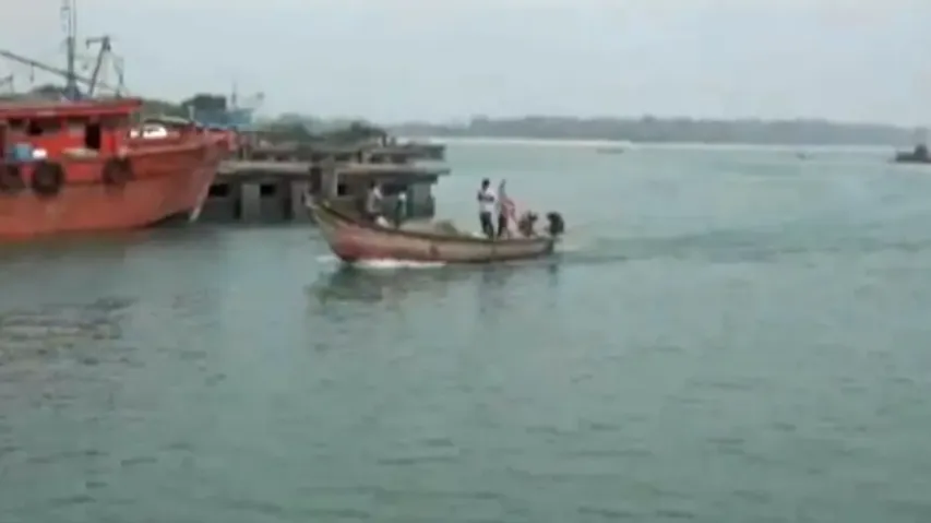 Shallow Mahanadi river mouth poses serious threat to fishermen in Odisha's Paradip